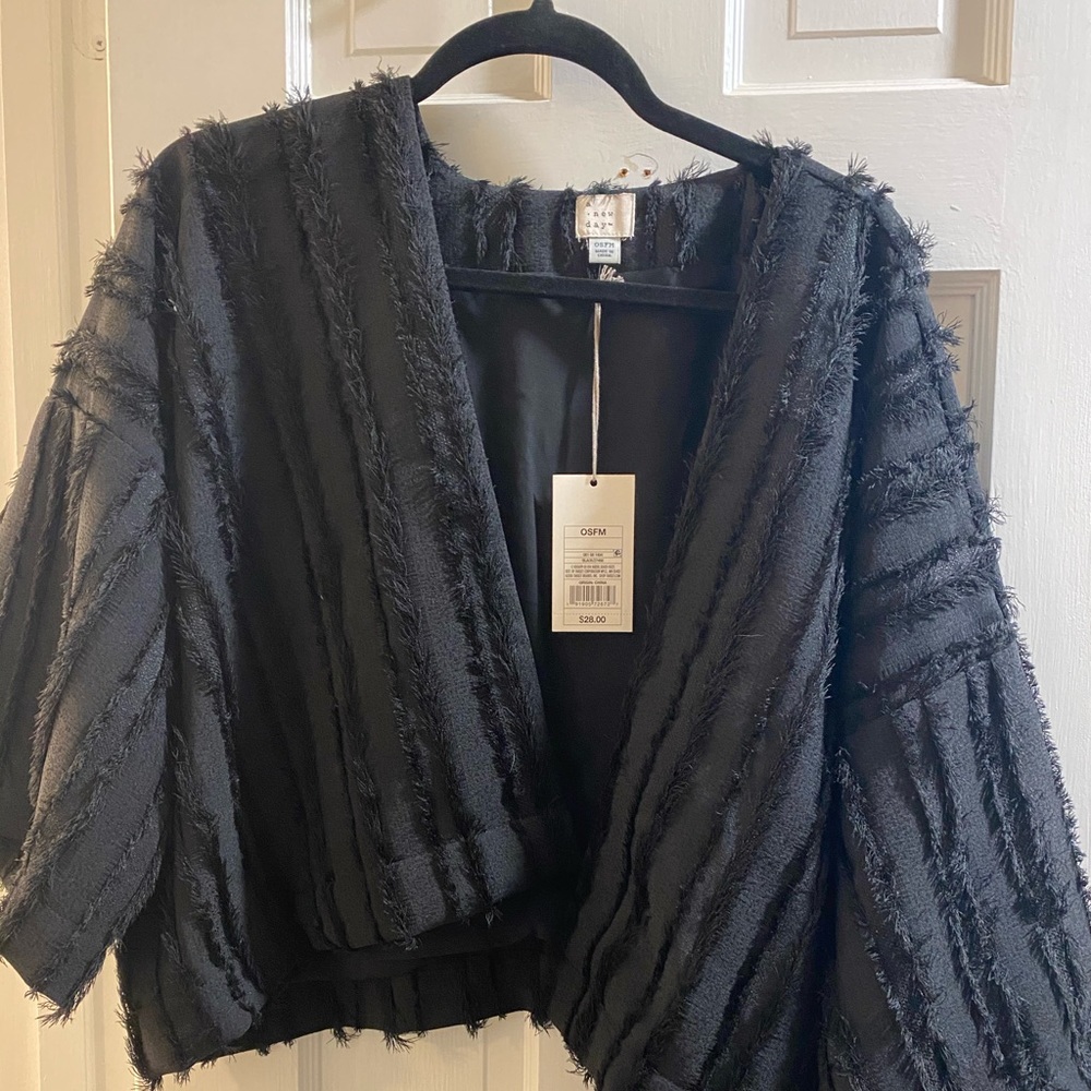 NEW WITH TAGS • lightweight crop black coat